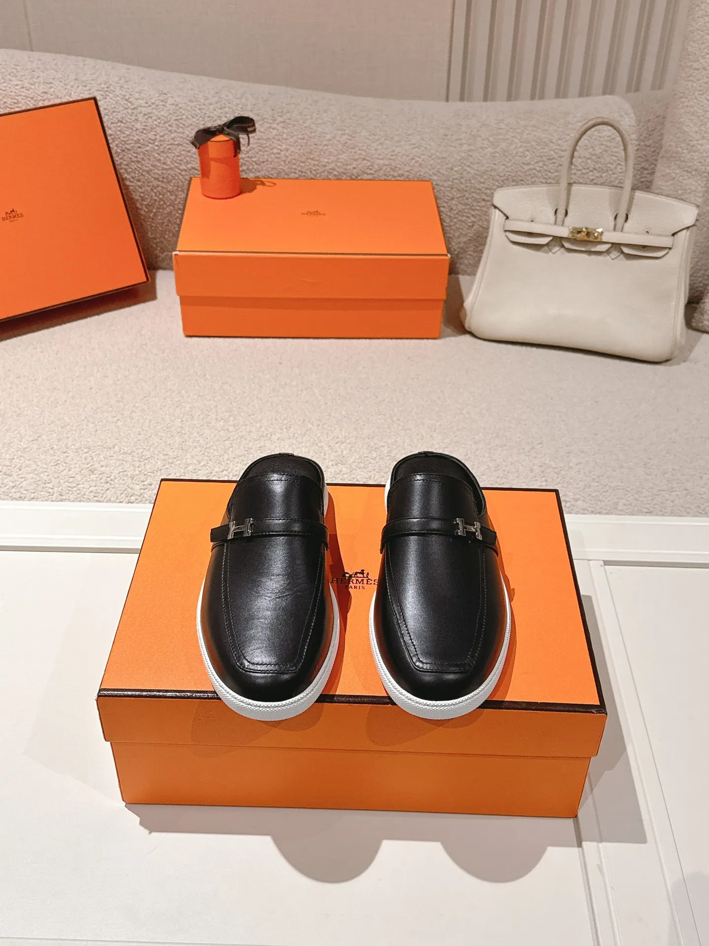 Men's men's shoes 💰560💰 Hermes 25ss new autumn and winter loafers, British retro design, classic and durable! Original reverse mold last, the ultimate 1:1 shape. Fabric: Cow suede/calfskin Lining: Imported sheepskin lining Outsole: Open-molded rubber sole Size: 35-45